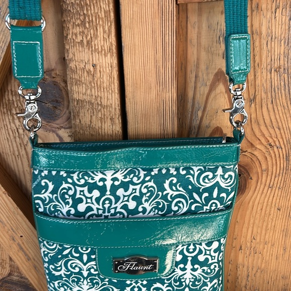 Teal and white crossbody purse Flaunt by Faith Nicole - Picture 3 of 10